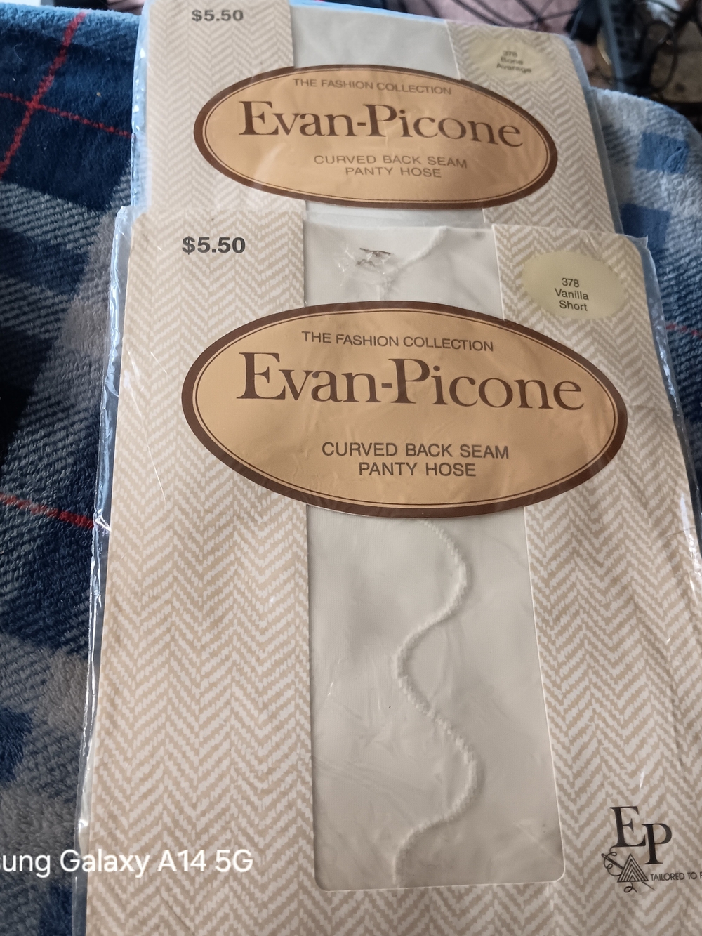 Evan-Picone Sheer Vanilla Curved Back Seam Pantyhose